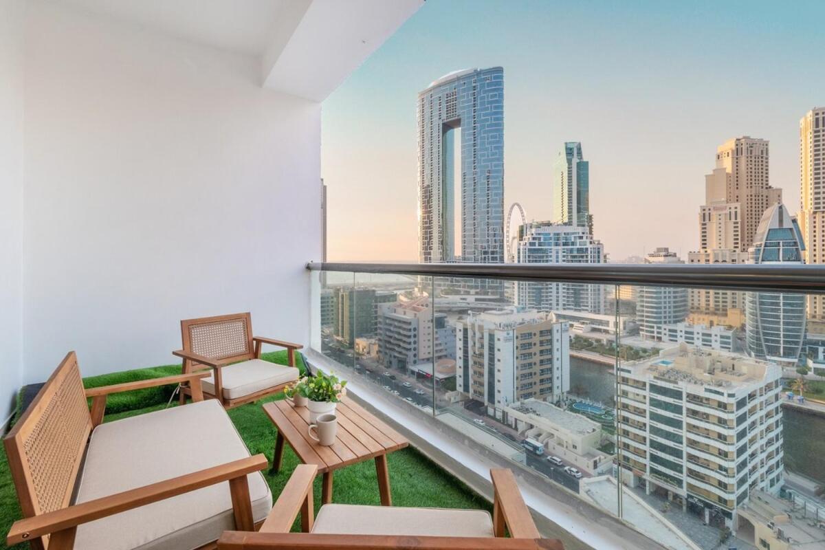 Luxury 3 Bhk In Marina By Dpie Dec 1307 *
