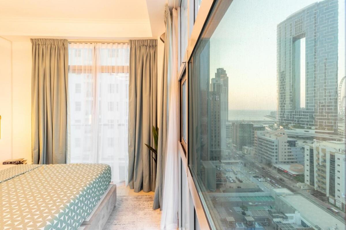 Luxury 3 Bhk In Marina By Dpie Dec 1307 Apartment